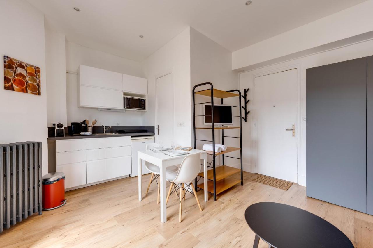Le Mont Blanc - Charming T1 Ideal For 2 People With Balcony Annecy Bagian luar foto
