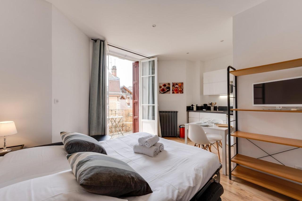 Le Mont Blanc - Charming T1 Ideal For 2 People With Balcony Annecy Bagian luar foto